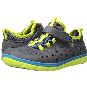 Size 3 Stride Rite water shoes. Green and grey.